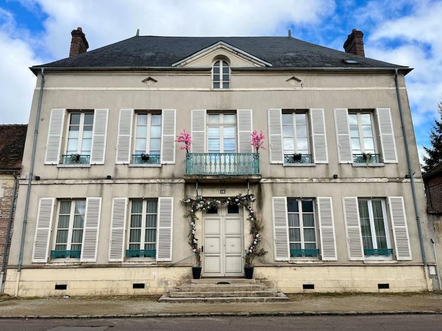 Willa La Demeure De Margot - 24 Couchages Villeneuve-sur-Yonne Zewnętrze zdjęcie
